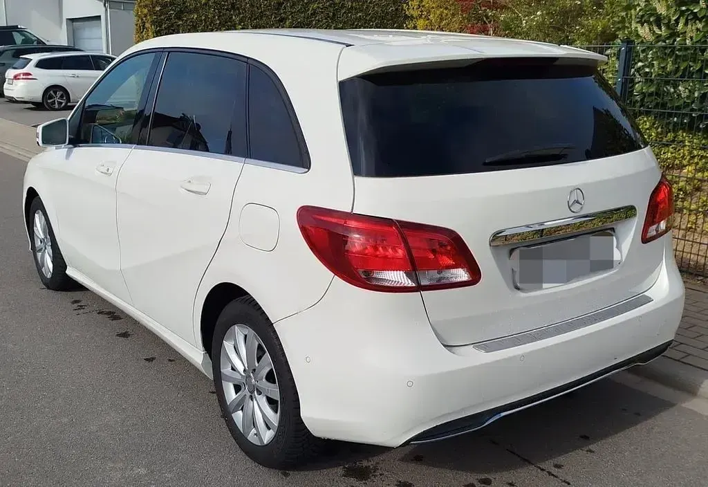 Gebraucht Mercedes B180 109 PS (80 kW) 2016 Weiß Van / Kleinbus