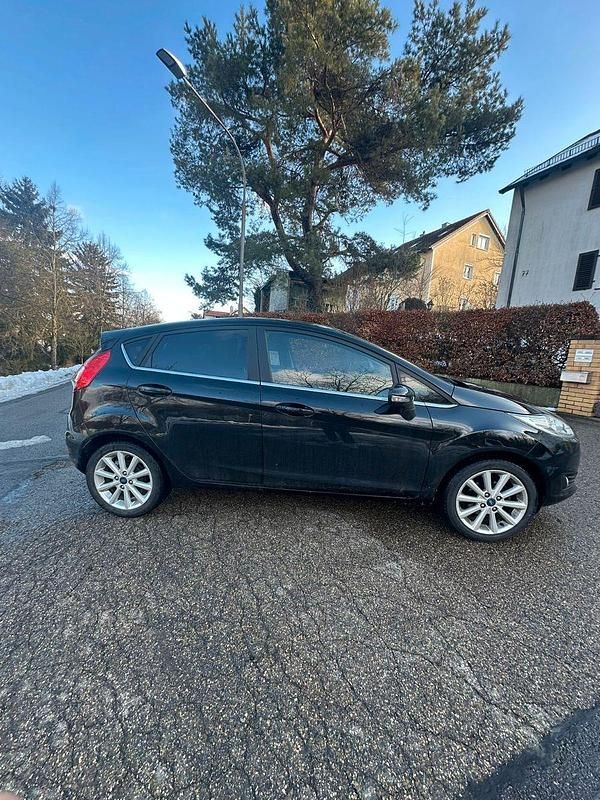 Gebraucht Ford Fiesta 101 PS (74 kW) 2017 Schwarz Kleinwagen