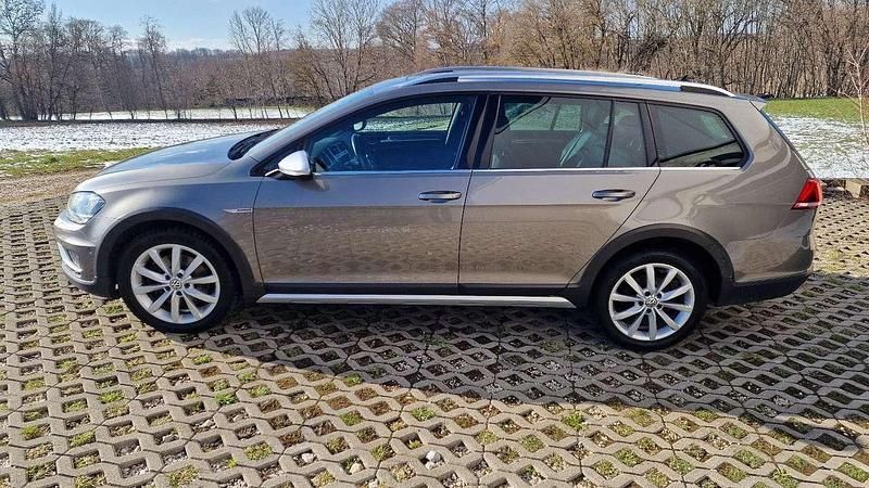 Gebraucht VW Golf Alltrack 184 PS (135 kW) 2015 Limestone grey metallic Kombi