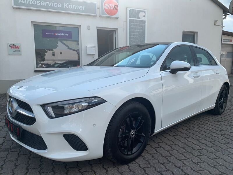 Weiß Gebraucht 2018 Mercedes A200 Limousine | 16.900 € (Guter Preis) - Bild 1/4