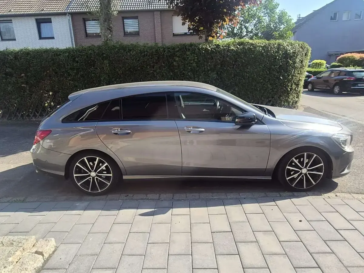 Gebraucht Mercedes CLA220 Shooting Brake 177 PS (130 kW) 2015 Grau Kombi