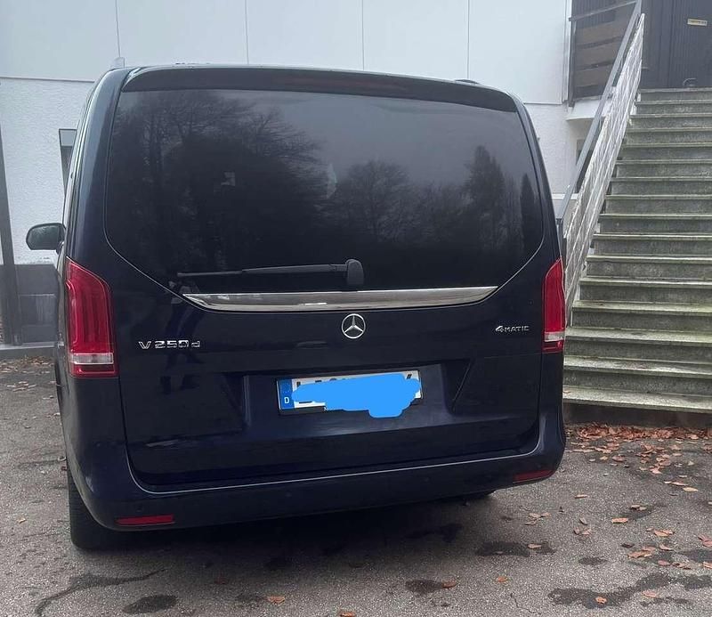 Gebraucht Mercedes V250 Edition 190 PS (139 kW) 2018 Blau Van / Kleinbus