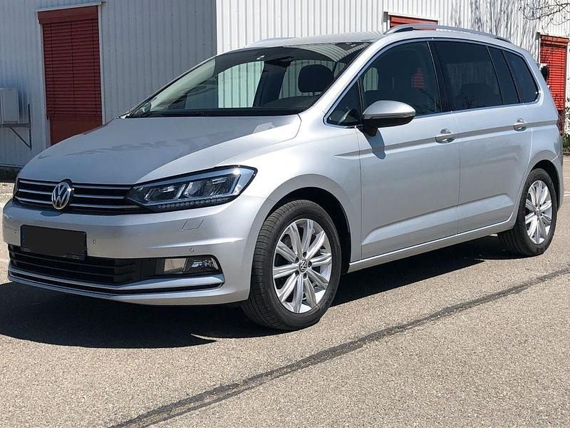Silber Gebraucht 2016 VW Touran Highline Van / Kleinbus | 14.000 € (Fairer Preis) - Bild 1/4