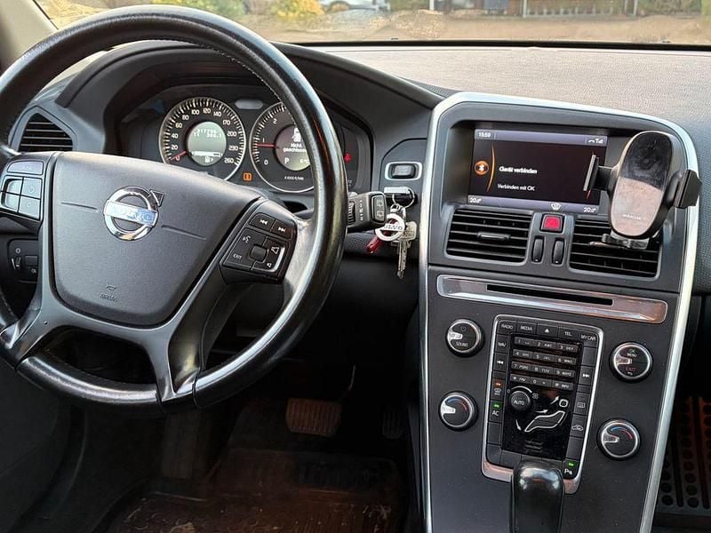 Gebraucht Volvo XC60 Kinetic 163 PS (119 kW) 2012 Schwarz SUV