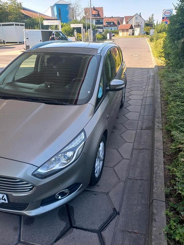 Gebraucht 2017 Ford S-MAX S Van / Kleinbus | 16.700 € (Etwas zu teuer) - Bild 1/4