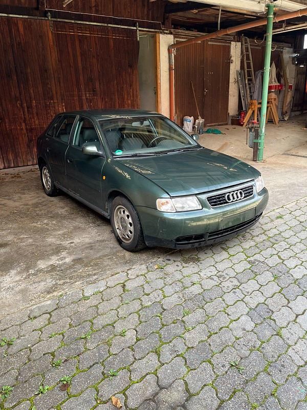 Grün Gebraucht 1999 Audi A3 Limousine | 400 € (Superpreis) - Bild 1/4