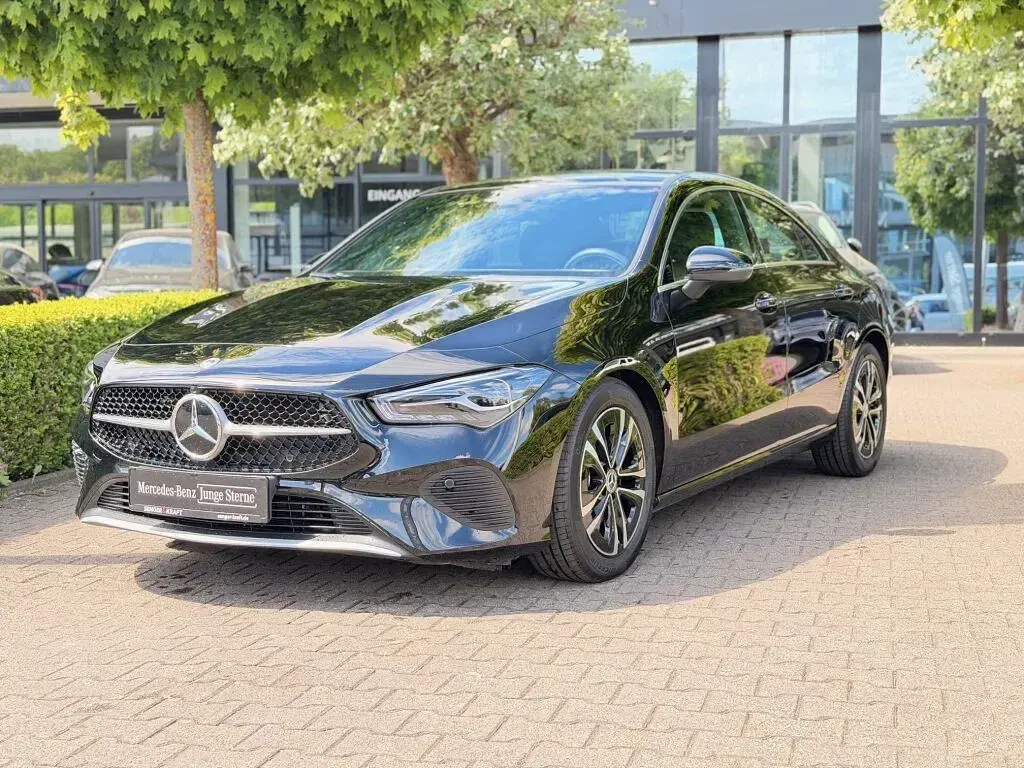 Gebraucht Mercedes CLA200 163 PS (119 kW) 2024 Schwarz Coupé