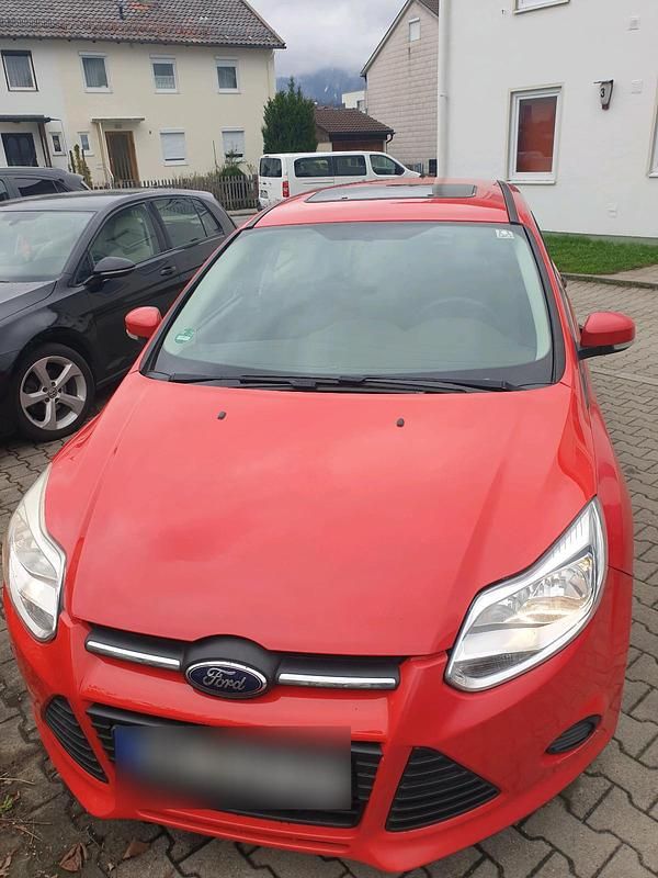 Second-hand Ford Focus 100 CP (73 kW) 2014 Roșu Break
