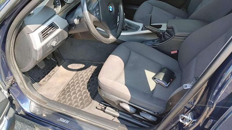 Gebraucht BMW 318 129 PS (94 kW) 2007 Blau Kombi