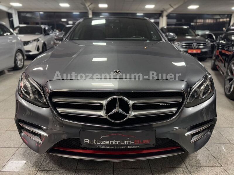 Grau Gebraucht 2017 Mercedes E200 AMG line Limousine | 27.990 € (Guter Preis) - Bild 1/4