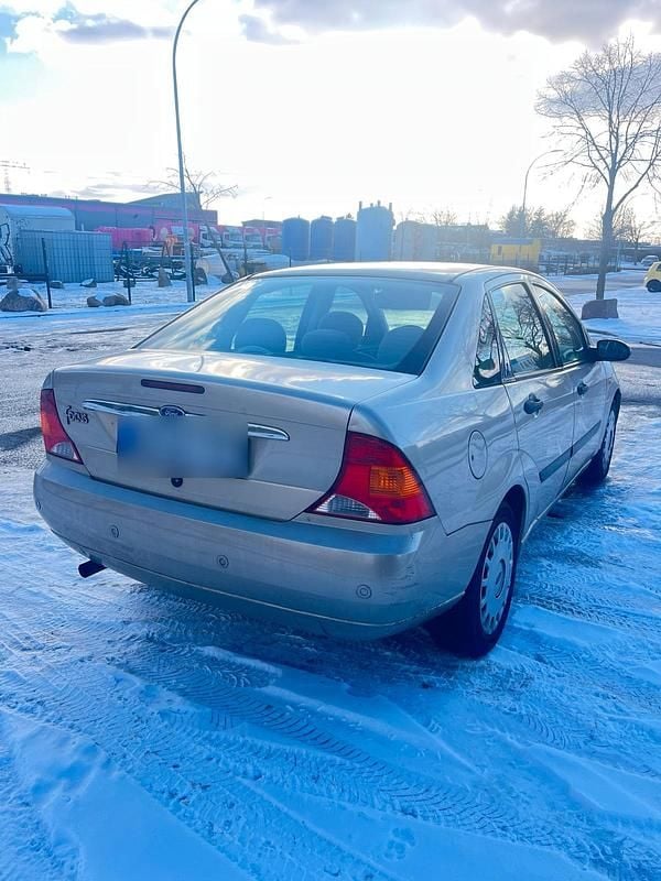 Gebraucht Ford Focus 113 PS (83 kW) 2001 Gold Limousine