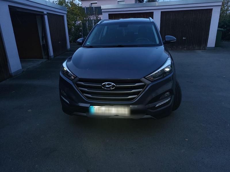 Grau Gebraucht 2015 Hyundai Tucson SUV | 8.000 € (Superpreis) - Bild 1/4