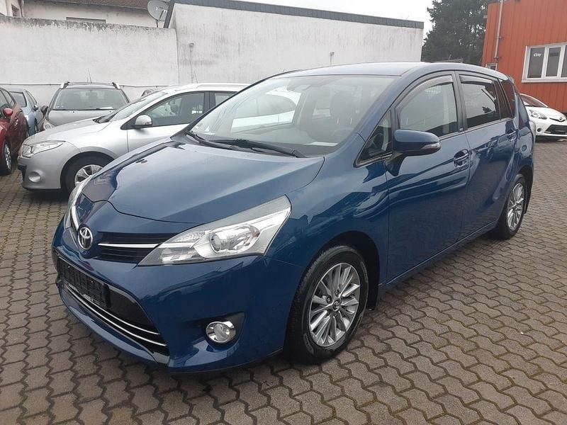Gebraucht Toyota Verso 147 PS (108 kW) 2016 Blau Van / Kleinbus