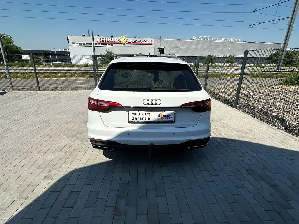 Gebraucht Audi A4 Basis 163 PS (119 kW) 2022 Ibisweiss Kombi