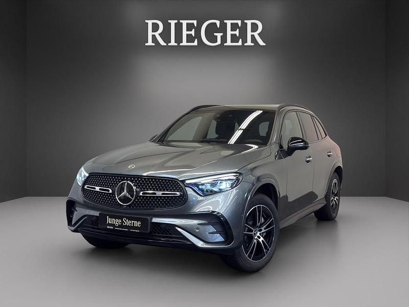 Grau Gebraucht 2023 Mercedes GLC300e Night SUV | 63.899 € (Etwas zu teuer) - Bild 1/4