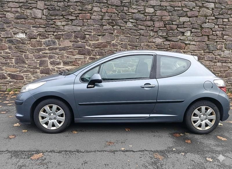 Gebraucht Peugeot 207 110 PS (80 kW) 2009 Grau Limousine