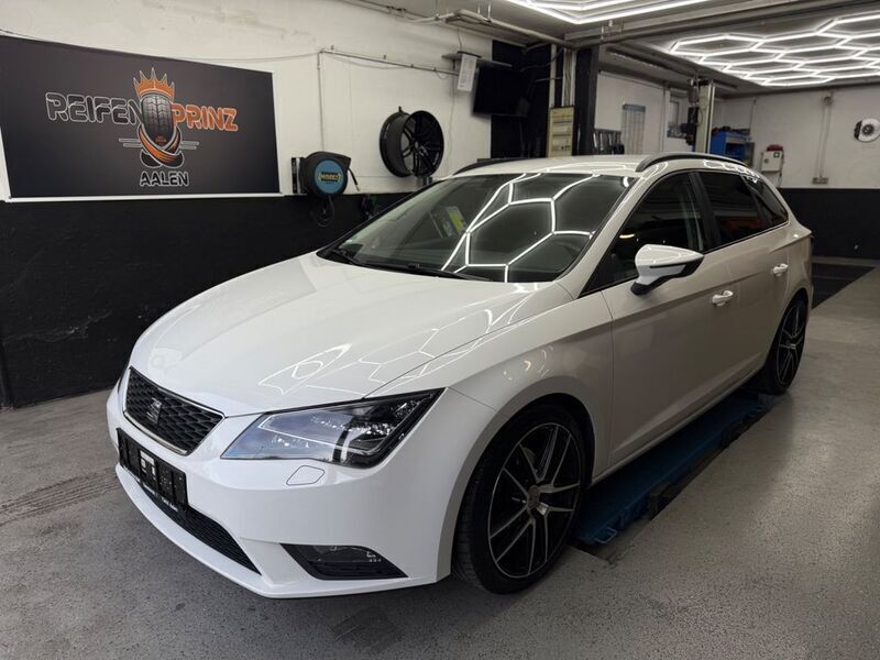 Weiß Gebraucht 2015 Seat Leon ST Style Kombi | 7.690 € (Superpreis) - Bild 1/4