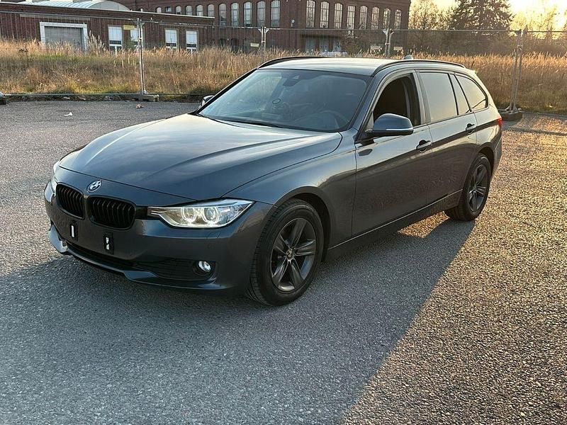 Gebraucht BMW 320 184 PS (135 kW) 2013 Grau Kombi