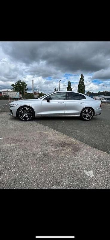 Gebraucht 2019 Volvo S60 R-Design Limousine | 29.900 € (Etwas zu teuer) - Bild 1/4