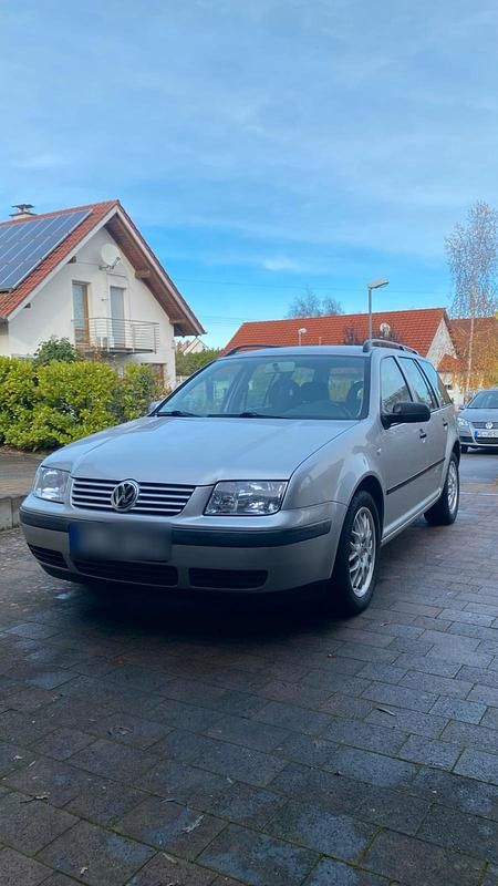 Silber Gebraucht 2001 VW Bora Kombi | 2.800 € (Etwas zu teuer) - Bild 1/4