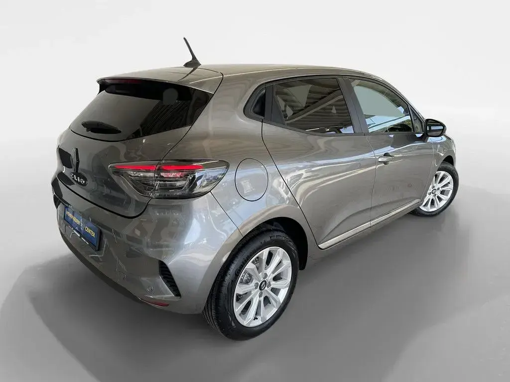 Nieuw Renault Clio V Evolution 91 PK (66 kW) 2025 Grijs Sedan