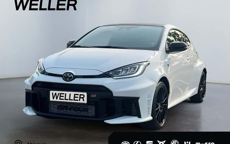 Weiß Gebraucht 2025 Toyota Yaris Limousine | 46.880 € (Guter Preis) - Bild 1/4