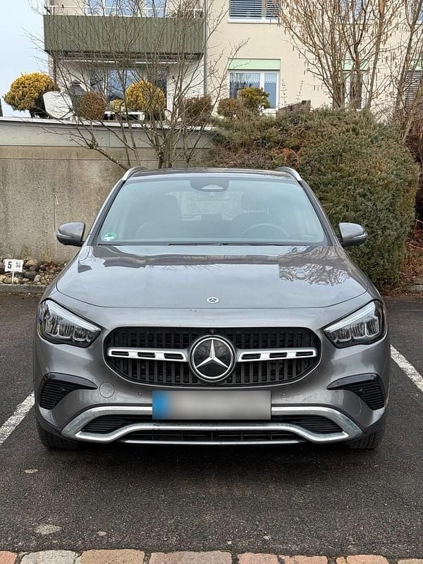 Gebraucht Mercedes GLA220 190 PS (139 kW) 2025 Grau SUV