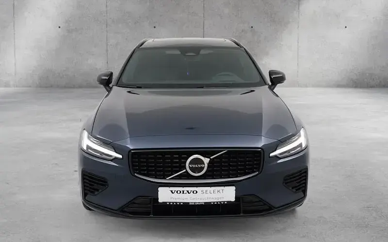 Gebraucht Volvo V60 Plus 336 PS (247 kW) 2025 Blau Kombi