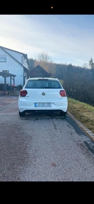 Gebraucht VW Polo Trendline 75 PS (55 kW) 2018 Weiß Kleinwagen