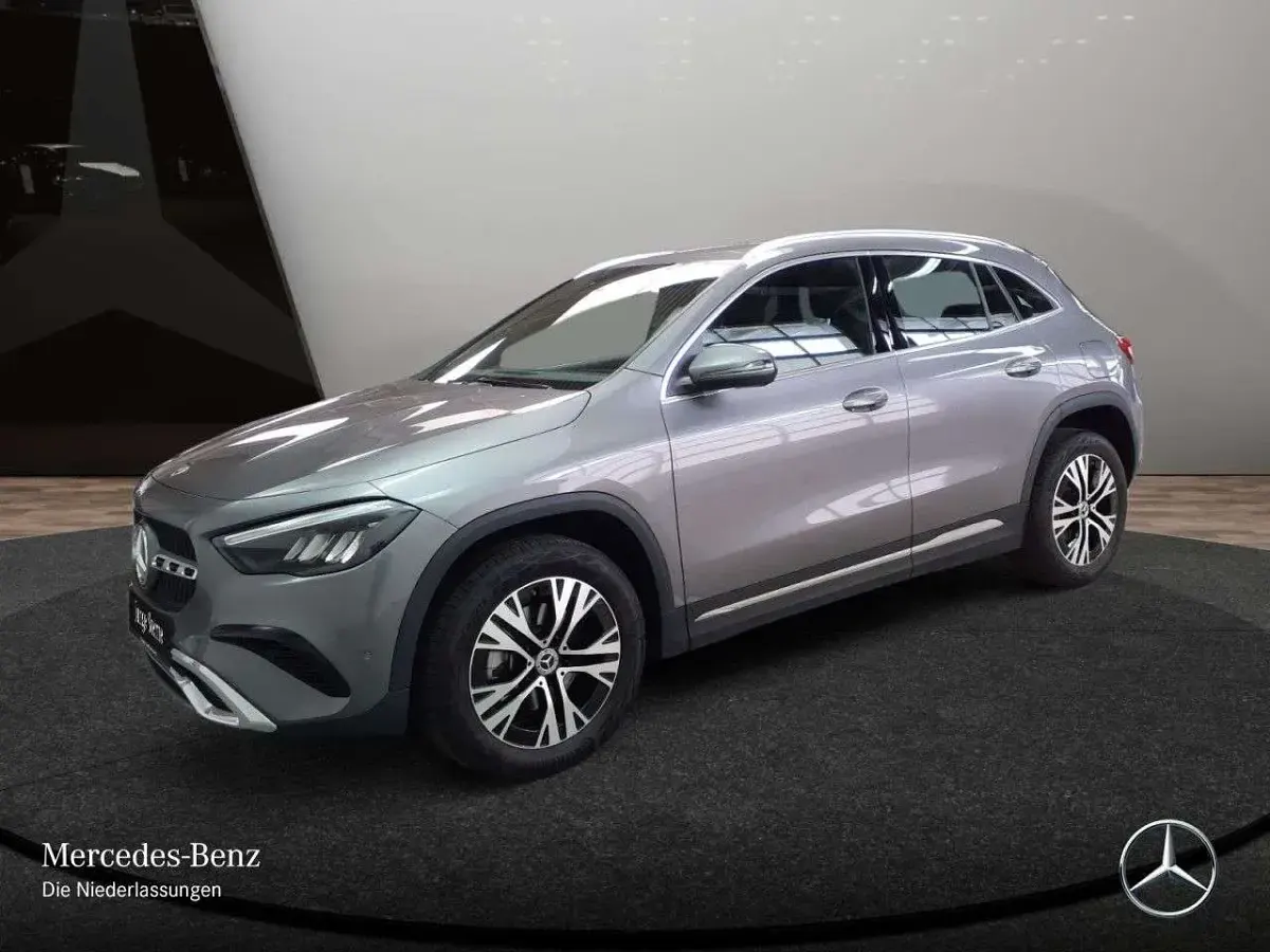 Gebraucht Mercedes GLA180 Progressive 136 PS (100 kW) 2025 Grau SUV