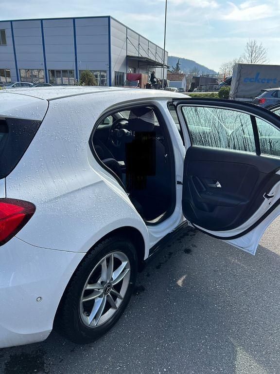 Gebraucht Mercedes A200 163 PS (119 kW) 2019 Weiß Limousine