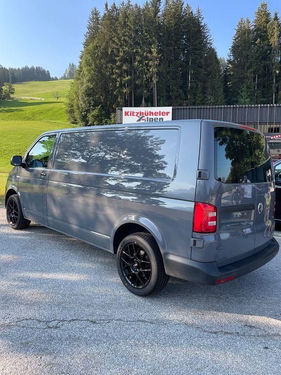 Gebraucht VW Transporter 150 PS (110 kW) 2018 Grau Van