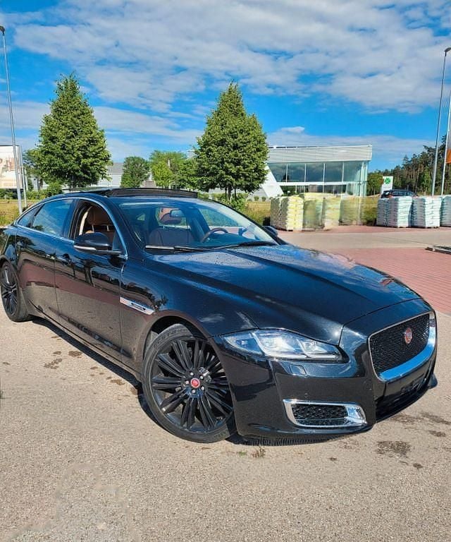 Schwarz Gebraucht 2014 Jaguar XJL Limousine | 18.500 € - Bild 1/4