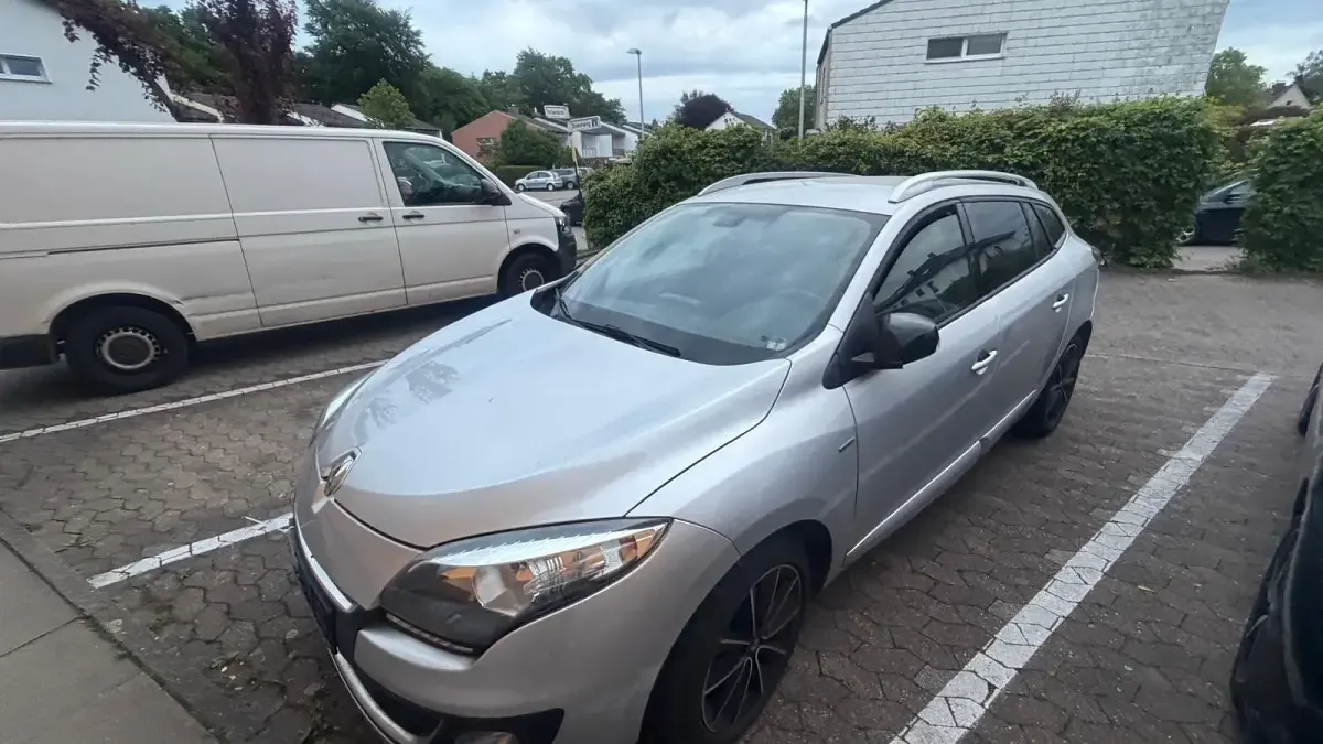 Gebraucht Renault Mégane GrandTour 110 PS (80 kW) 2013 Silber Kombi