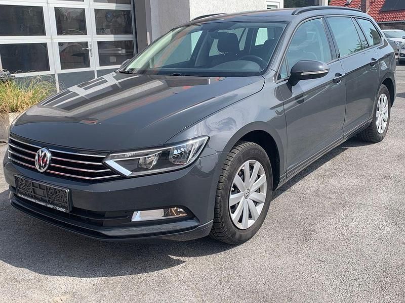 Uranograu/cinza urano Gebraucht 2018 VW Passat Trendline Kombi | 17.890 € (Guter Preis) - Bild 1/4
