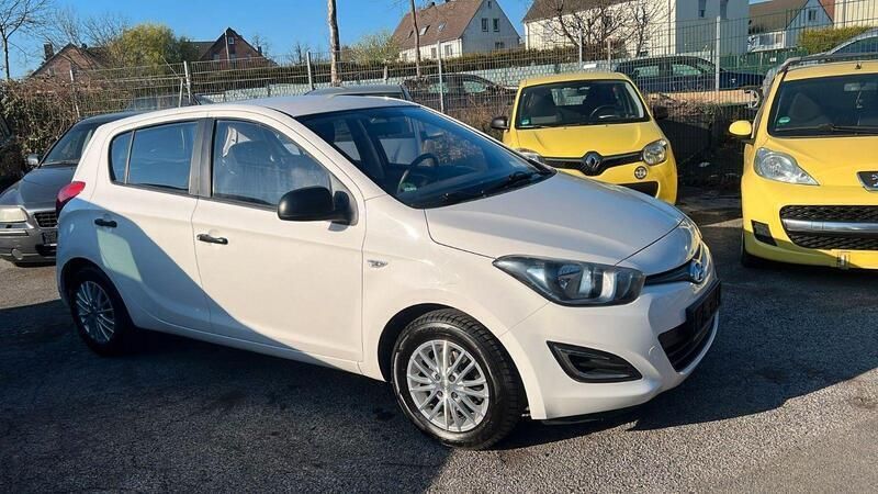 Weiß Gebraucht 2013 Hyundai i20 Edition Kleinwagen | 2.300 € (Guter Preis) - Bild 1/4