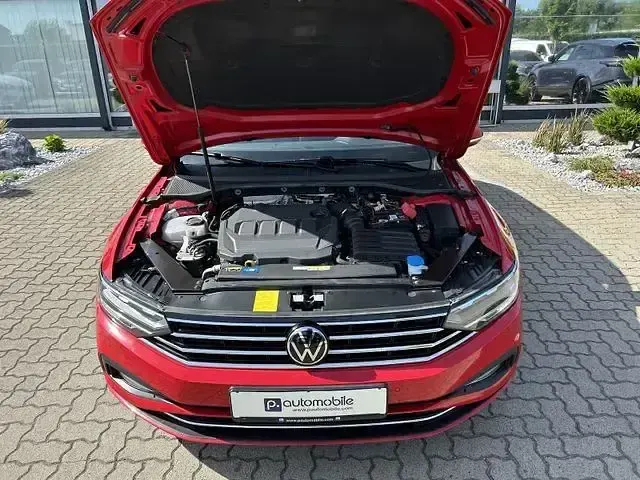 Gebraucht VW Passat Business 122 PS (89 kW) 2023 Tornadorot Kombi