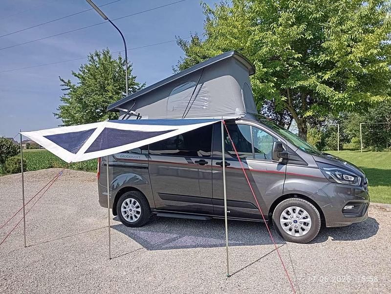 Grau Gebraucht 2024 Ford Tourneo Custom Trend Van / Kleinbus | 45.900 € - Bild 1/4