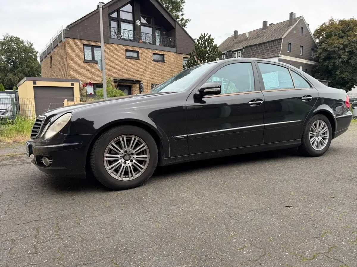 Gebraucht Mercedes E320 Avantgarde 224 PS (164 kW) 2007 Schwarz Limousine