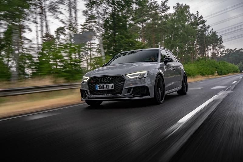 Grau Gebraucht 2018 Audi RS3 Sportback Kleinwagen | 34.888 € (Fairer Preis) - Bild 1/4