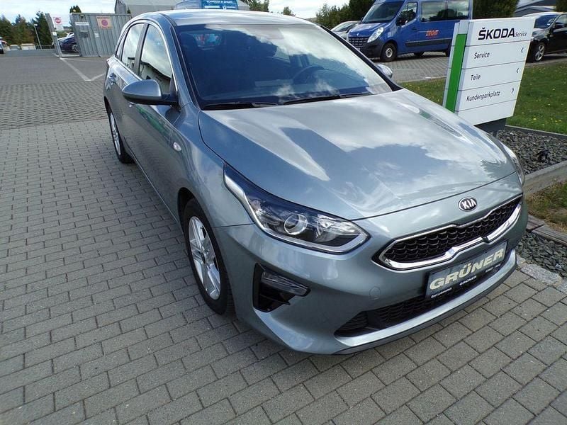 Silber Gebraucht 2021 Kia Ceed 4 Limousine | 16.990 € (Superpreis) - Bild 1/4