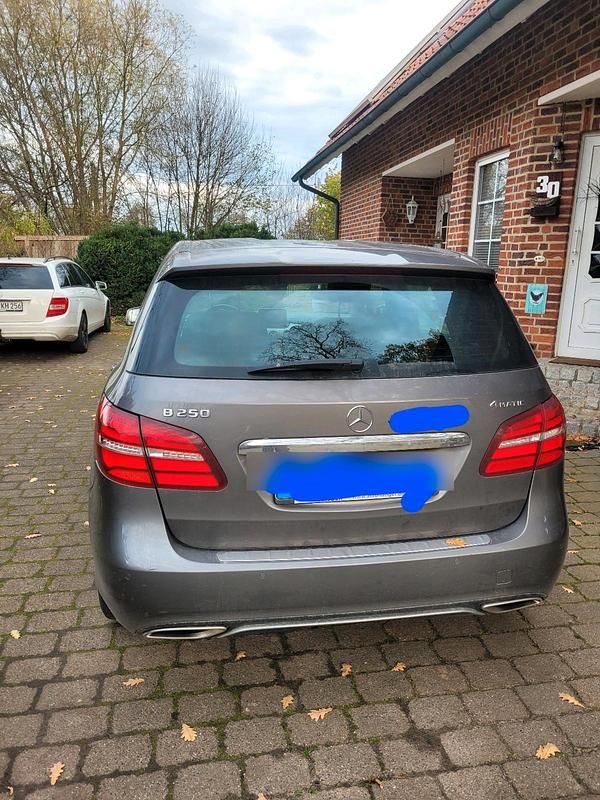 Gebraucht Mercedes B250 211 PS (155 kW) 2016 Grau Van / Kleinbus