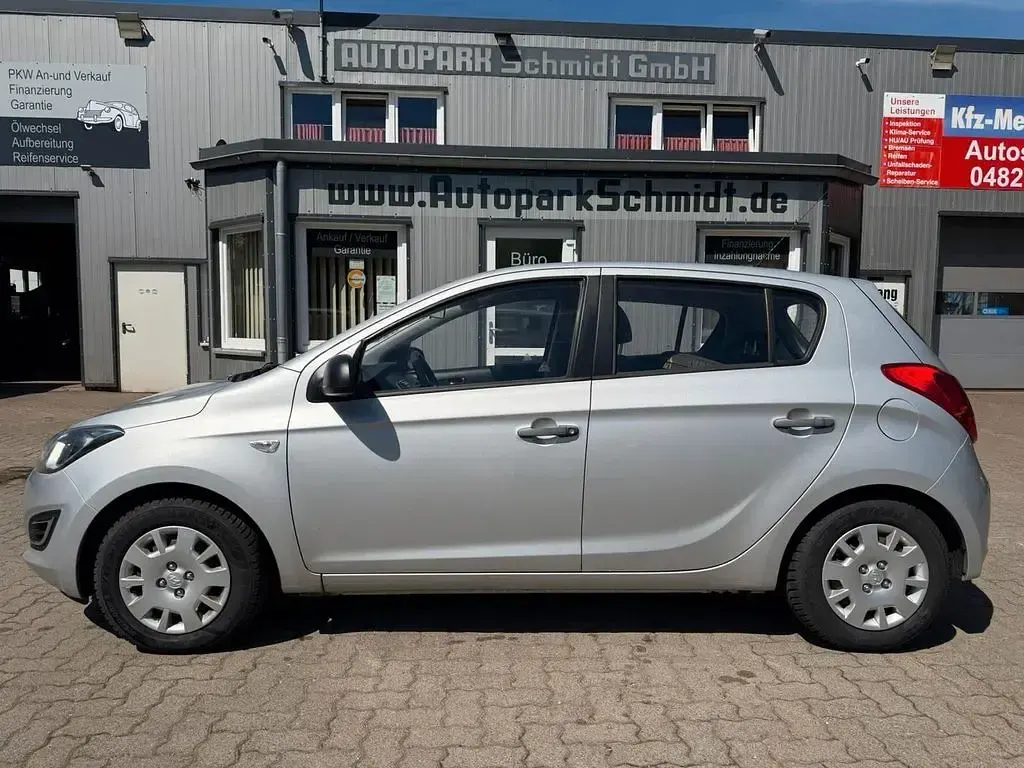 Gebraucht Hyundai i20 75 PS (55 kW) 2014 Silber Kleinwagen