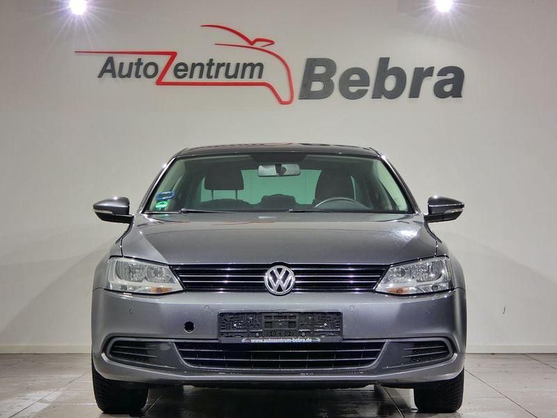 Gebraucht VW Jetta Comfortline 140 PS (102 kW) 2012 Platinum grey metallic Limousine