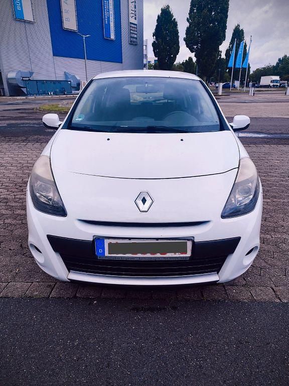 Weiß Gebraucht 2009 Renault Clio II Rip Curl Limousine | 1.299 € (Guter Preis) - Bild 1/4