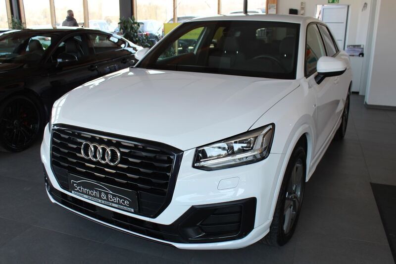 Weiß Gebraucht 2020 Audi Q2 S-Line SUV | 27.790 € (Teuer) - Bild 1/4