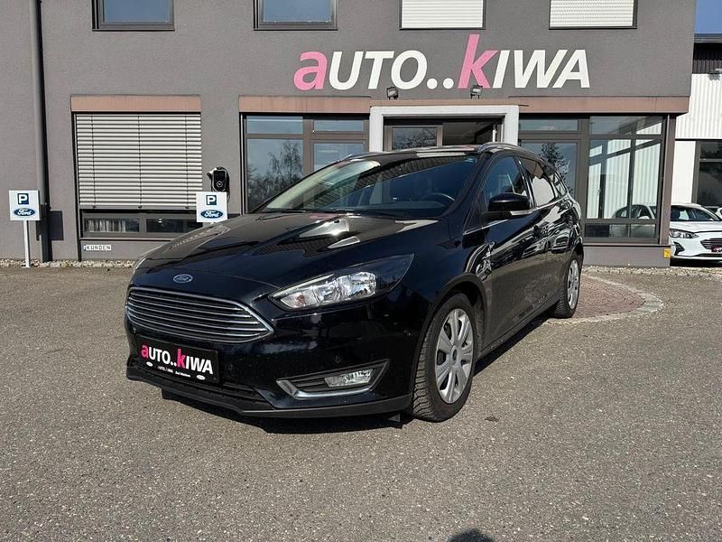 Gebraucht Ford Focus Titanium 125 PS (91 kW) 2016 Schwarz Limousine