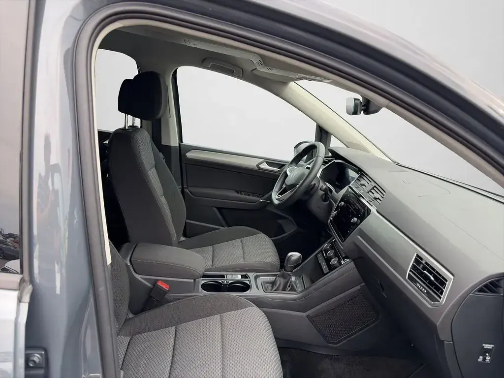 Gebraucht VW Touran Comfortline 150 PS (110 kW) 2025 Delfingrau metallic (metallic) Van / Kleinbus