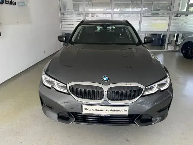 Gebraucht BMW 330 Sport Line 258 PS (189 kW) 2022 Grau Kombi