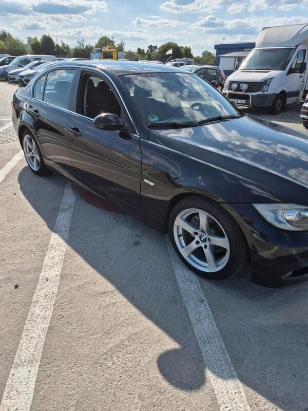 Schwarz Gebraucht 2005 BMW 325 Limousine | 4.999 € - Bild 1/4